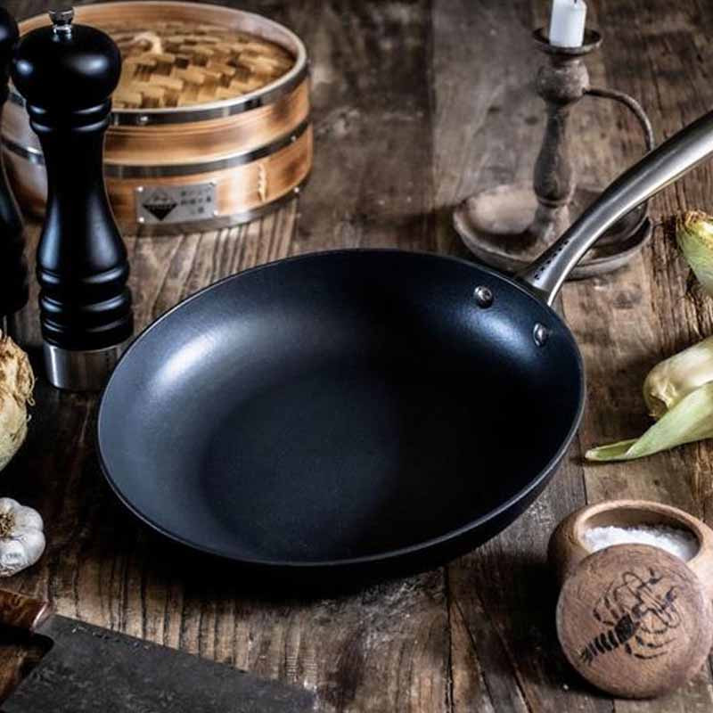 Shiro Stekpanna 28 cm