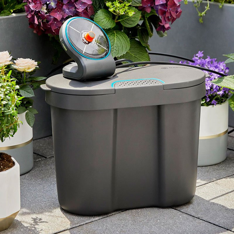 AquaBloom solcellsbevattning med vattenbehållare